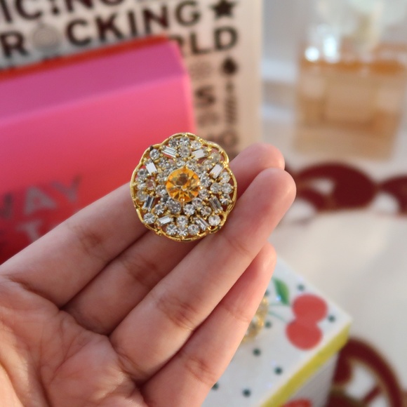 women crystal studs formal and party wear - Picture 4 of 4